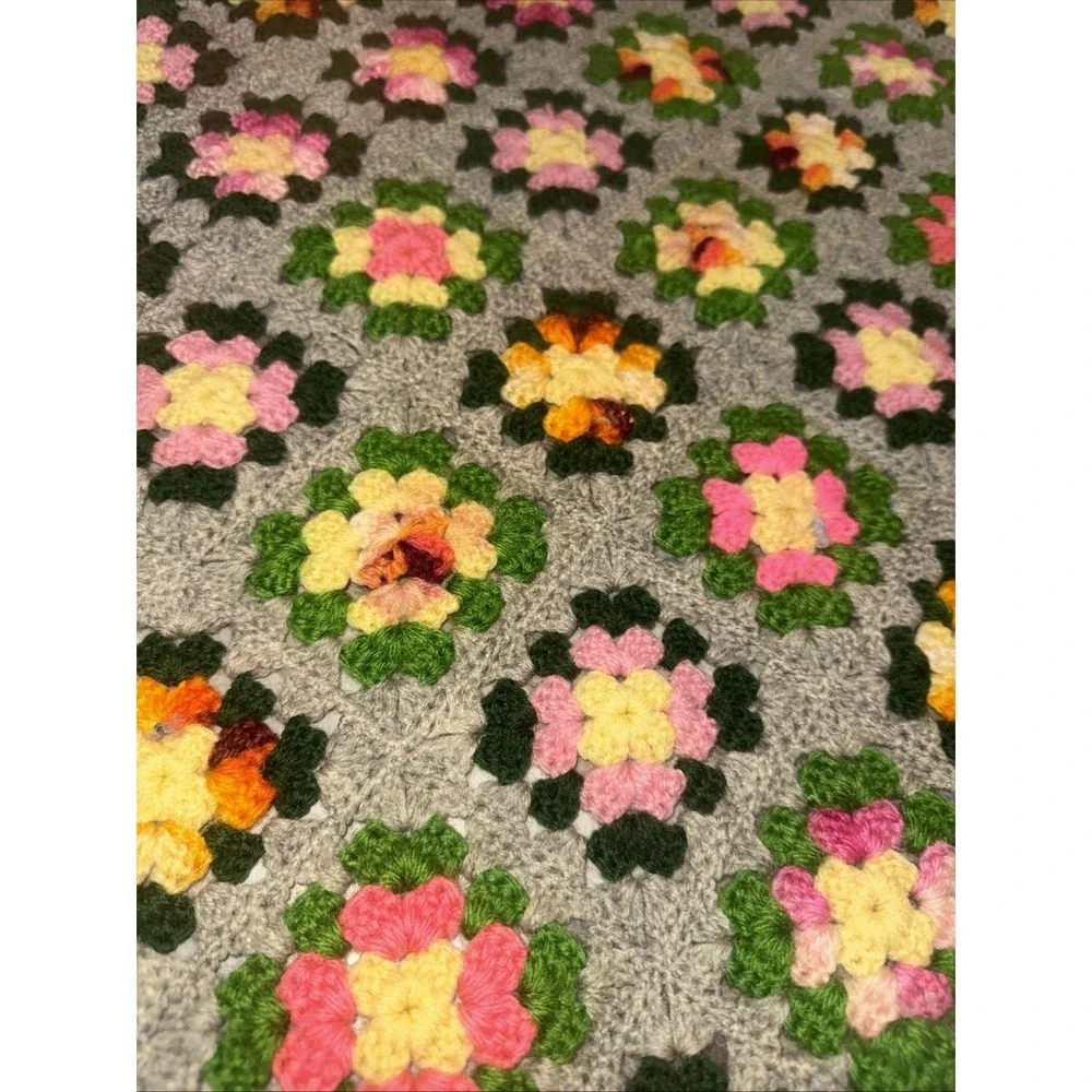 Vtg 70's Handmade Granny Square Afghan Crochet Lap Throw Baby Blanket 48X34